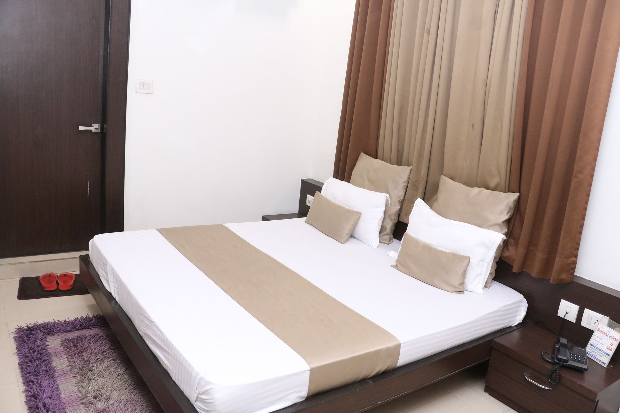 Hotel Shalimar Deluxe Бопал Екстериор снимка